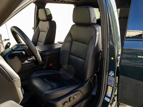 Used 2025 Chevrolet Tahoe Z71 w/ Comfort Package image 29