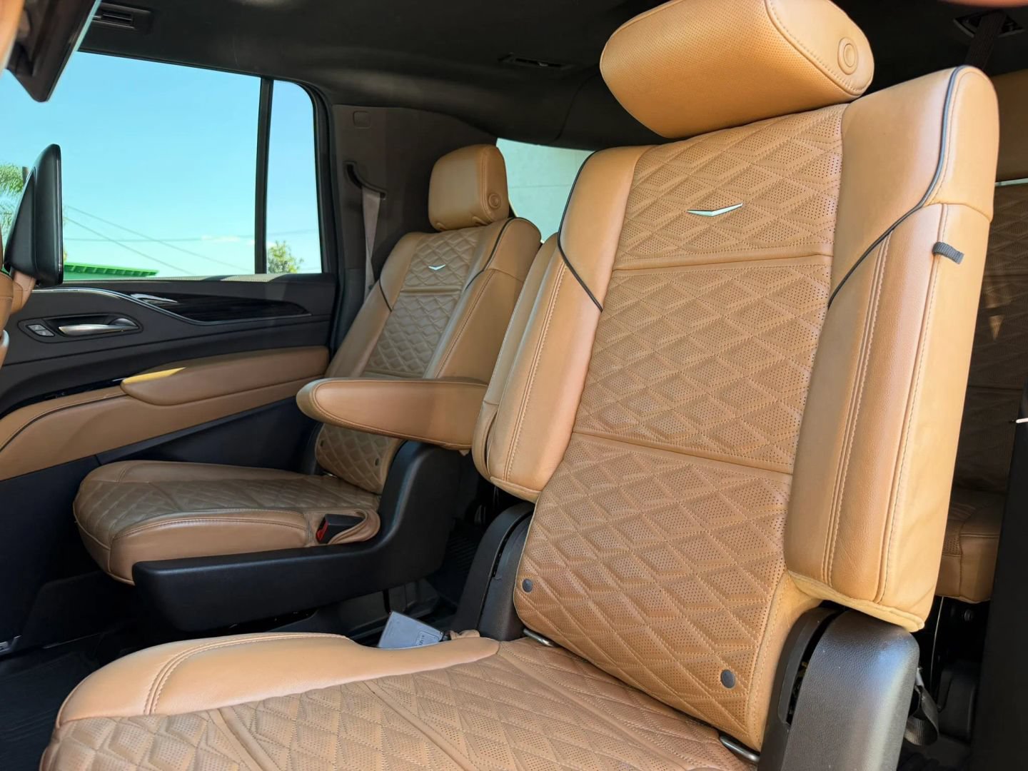 Used 2021 Cadillac Escalade ESV Sport w/ Driver Assist Tech Package AWD/4WD image 16