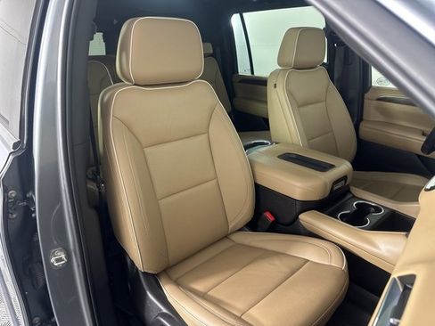 Used 2022 Chevrolet Suburban Premier image 14