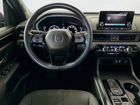 Used 2025 Honda Pilot Sport image 23