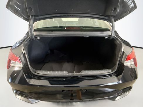 Used 2023 Hyundai Elantra Limited FWD image 35