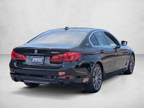 Used 2019 BMW 530e w/ Convenience Package RWD image 5