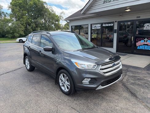 Used 2018 Ford Escape SE w/ SE Sync 3 Package FWD image 8
