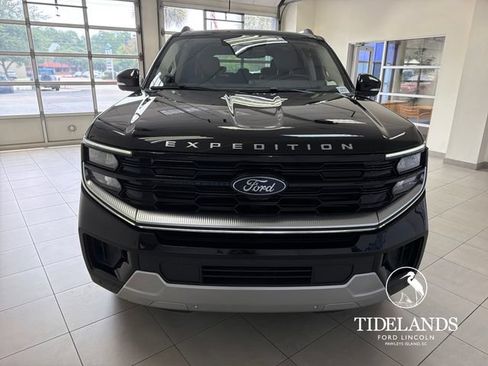 Certified 2025 Ford Expedition Platinum w/ Driver's Package AWD/4WD image 3