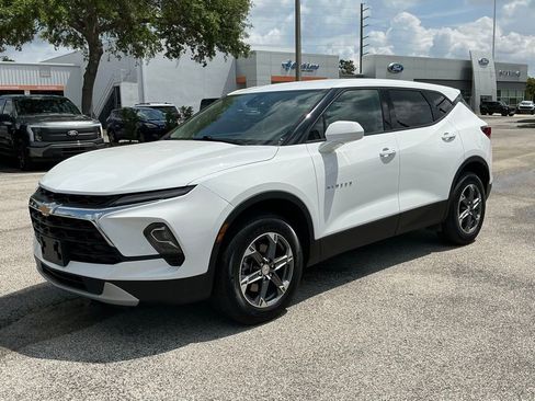 Used 2025 Chevrolet Blazer LT FWD image 1