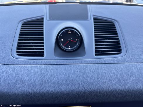 Certified 2022 Porsche Cayenne Platinum Edition image 35