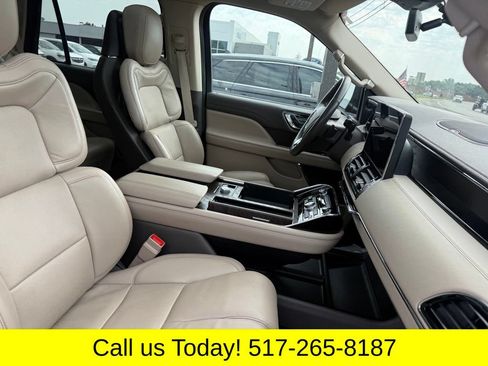 Used 2023 Lincoln Navigator Reserve AWD/4WD image 7
