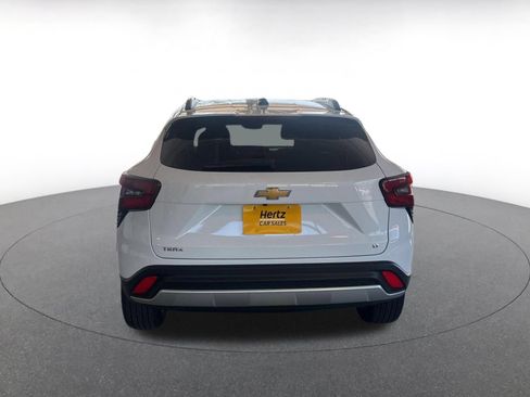 Used 2025 Chevrolet Trax LT w/ LT Convenience Package FWD image 17