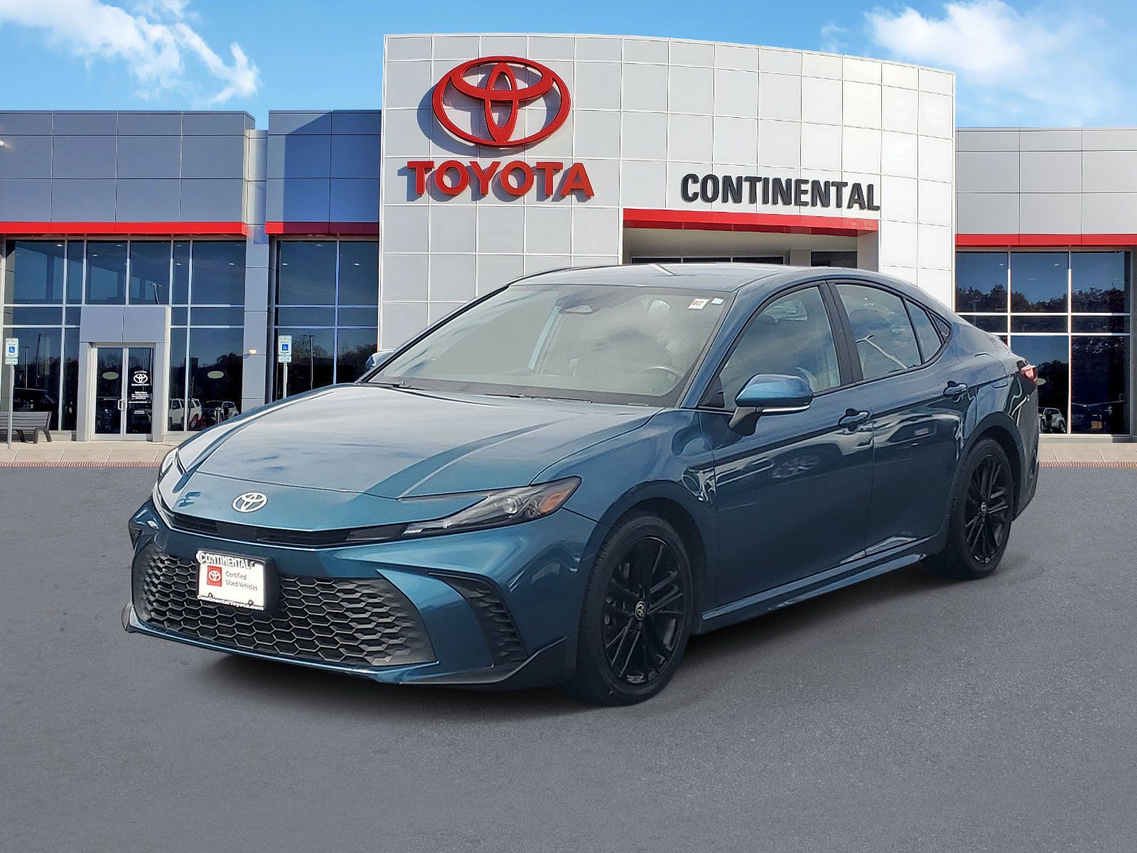 Certified 2025 Toyota Camry SE FWD image 3