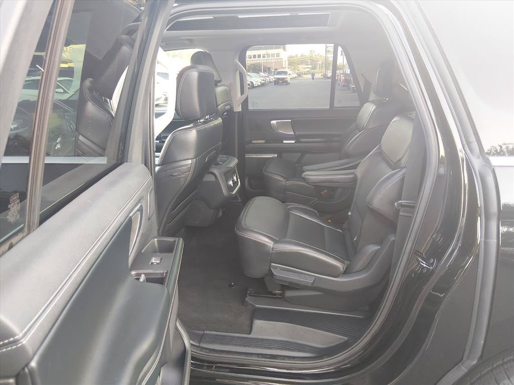 Certified 2025 Ford Expedition Max Platinum w/ Driver's Package AWD/4WD image 14