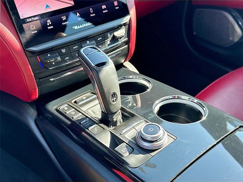 Used 2021 Maserati Quattroporte Trofeo image 15