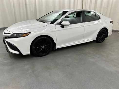 Used 2024 Toyota Camry SE FWD image 2