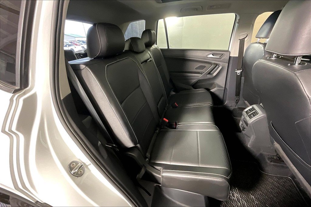 Used 2021 Volkswagen Tiguan SE w/ Panoramic Sunroof Package FWD image 34