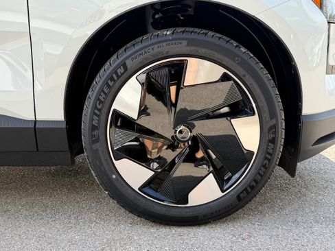 New 2026 Volvo EX30 Plus w/ Protection Package RWD image 7