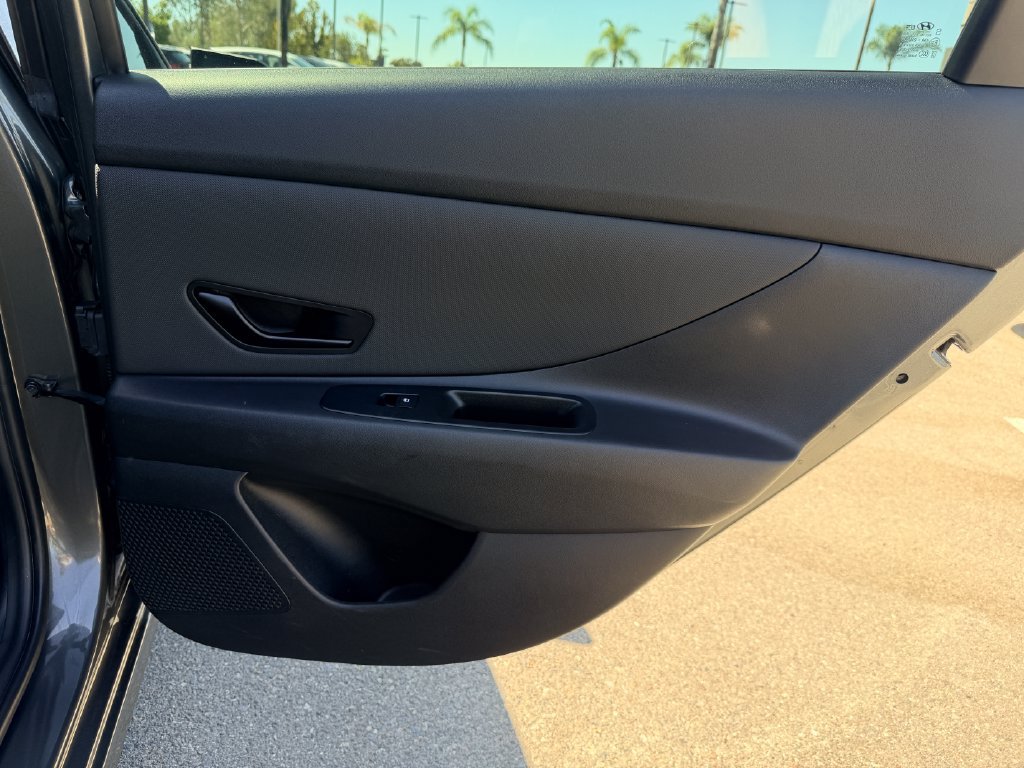 Certified 2025 Hyundai Elantra Sport FWD image 14