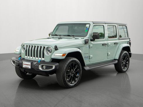 Used 2023 Jeep Wrangler Unlimited Sahara w/ Cold Weather Group AWD/4WD image 3