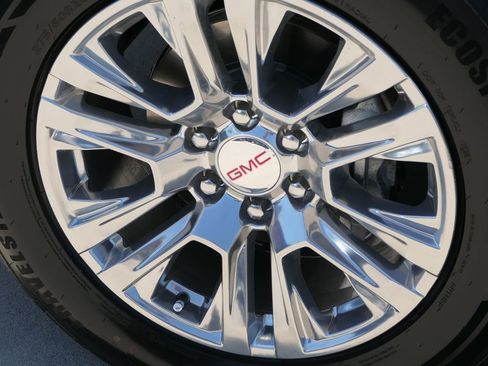 Used 2025 GMC Yukon XL Denali AWD/4WD image 11