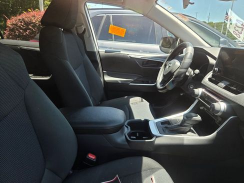 Used 2025 Toyota RAV4 LE AWD/4WD image 7