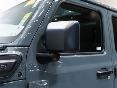 Used 2025 Jeep Wrangler Unlimited Sahara image 11