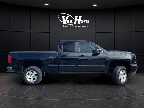 Used 2017 Chevrolet Silverado 1500 LT w/ Midnight Edition AWD/4WD image 7