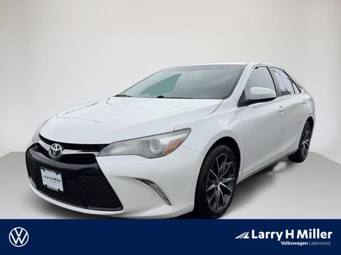 Used 2017 Toyota Camry XSE w/ Moonroof Package FWD image 1