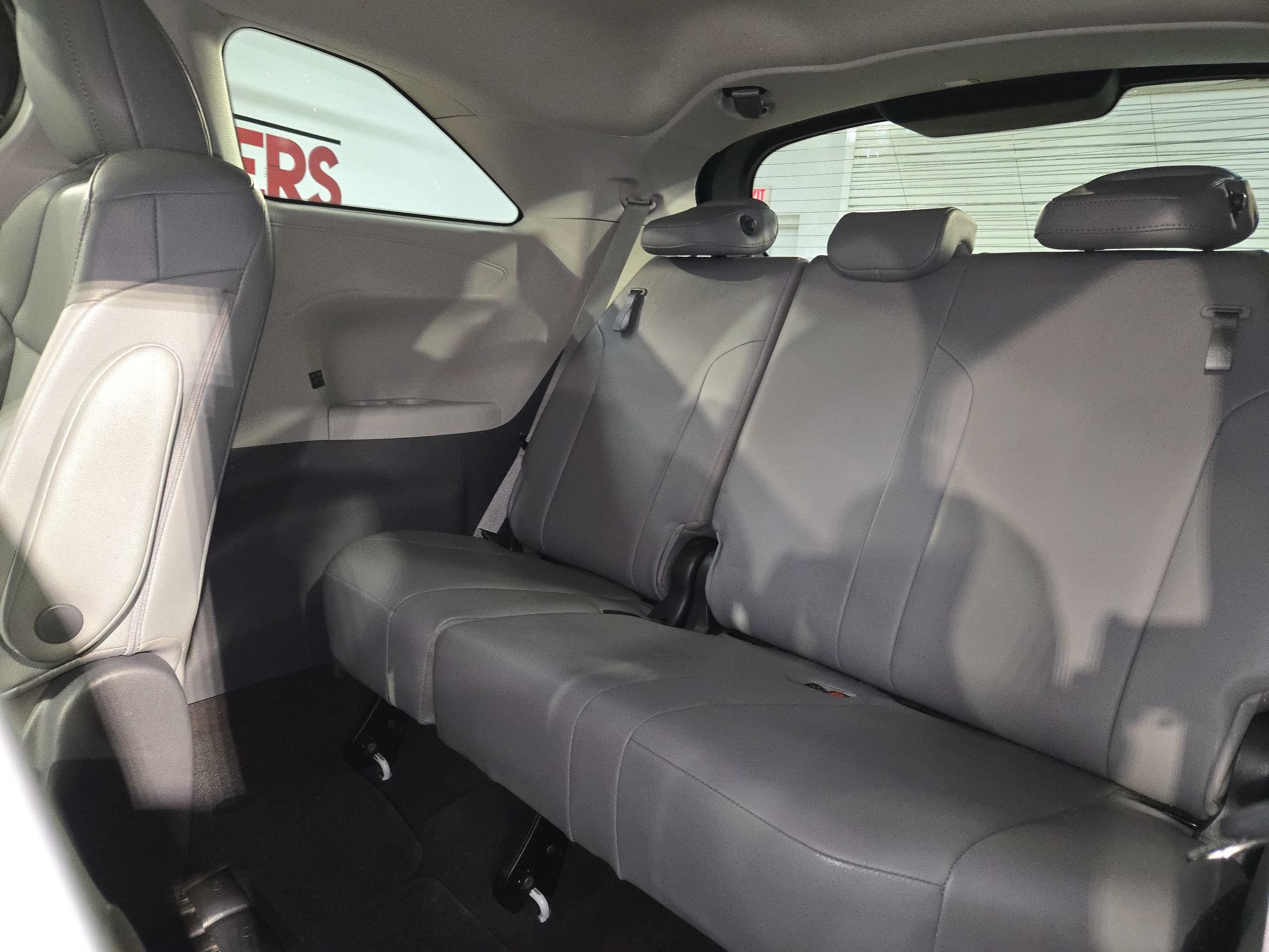 Used 2021 Toyota Sienna XLE FWD image 35