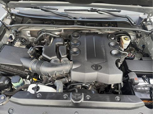 Used 2016 Toyota 4Runner SR5 image 8