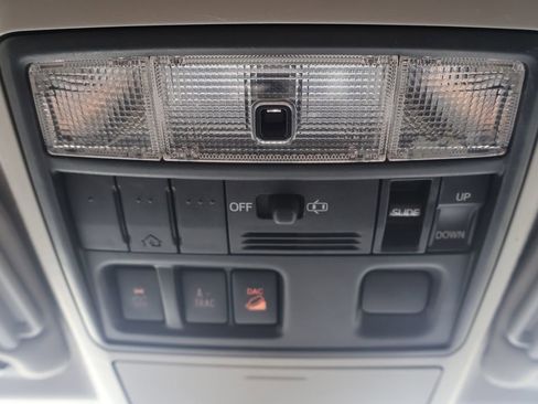 Used 2011 Toyota 4Runner SR5 w/ Convenience Pkg image 14