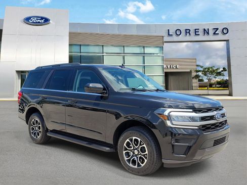 Used 2023 Ford Expedition XLT RWD image 3