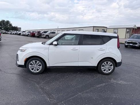 Used 2021 Kia Soul LX FWD image 2