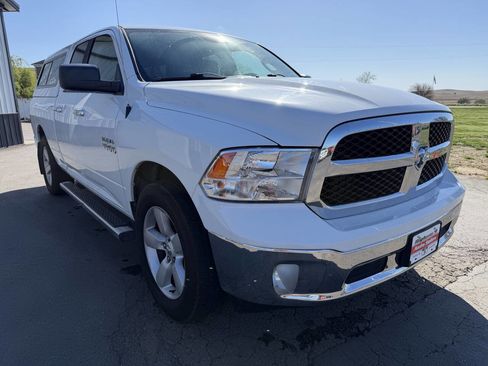 Used 2016 RAM 1500 Classic SLT AWD/4WD image 9