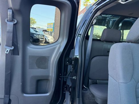 Used 2018 Nissan Frontier S RWD image 33