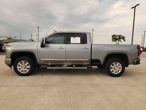 Used 2025 Chevrolet Silverado 2500 High Country w/ High Country Premium Package AWD/4WD image 3