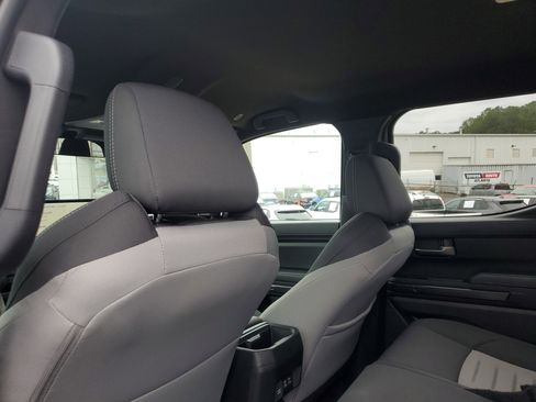 Used 2025 Toyota Tacoma TRD Sport image 11