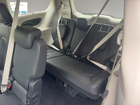 Used 2017 Chrysler Pacifica Touring-L FWD image 20