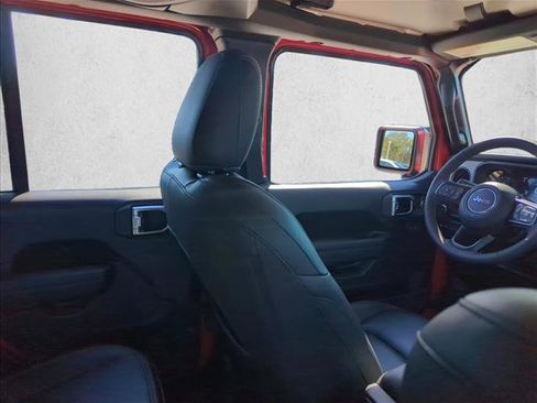 Used 2025 Jeep Wrangler Willys image 24