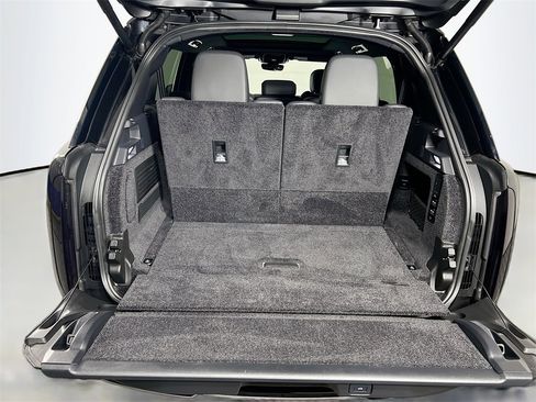 Used 2025 Land Rover Range Rover Long Wheelbase SE image 28