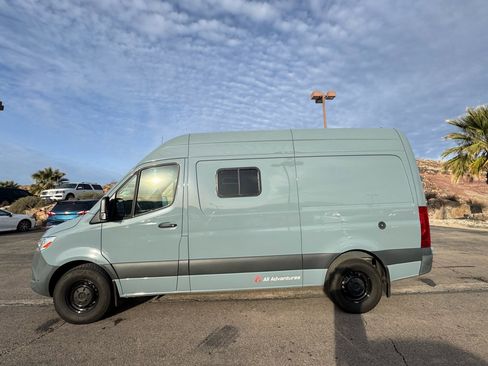 Used 2022 Mercedes-Benz Sprinter 144 Cargo image 2