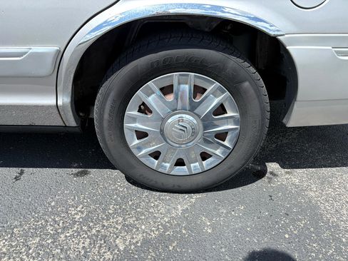 Used 2005 Mercury Grand Marquis GS image 11