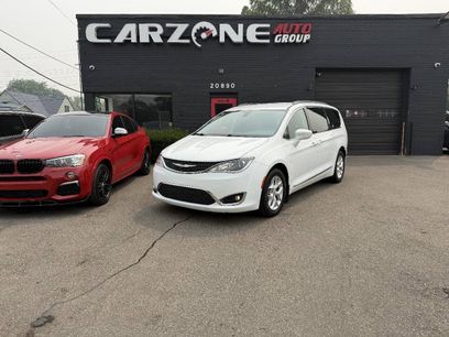 Used 2017 Chrysler Pacifica Touring-L w/ Tire & Wheel Group