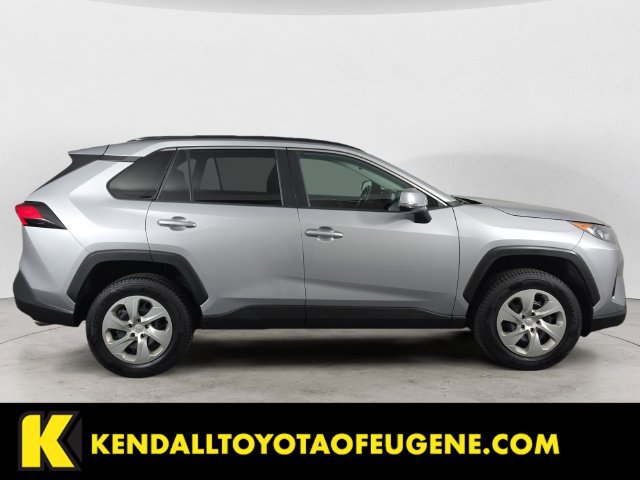 Used 2021 Toyota RAV4 LE AWD/4WD image 4