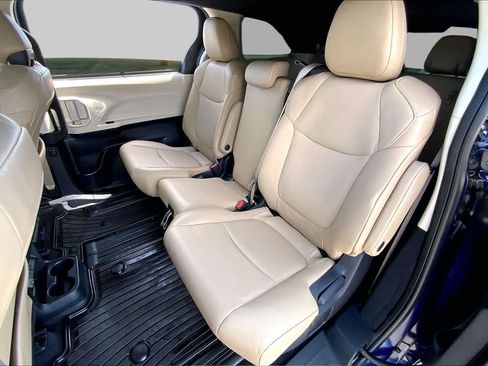 Used 2023 Toyota Sienna XLE w/ XLE Plus Package FWD image 20