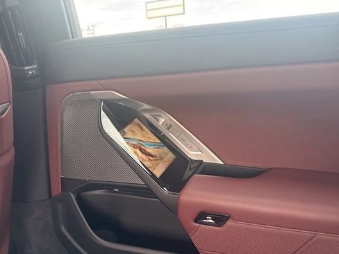 Used 2023 BMW 760i xDrive image 21