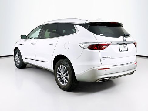 Used 2024 Buick Enclave Essence image 5