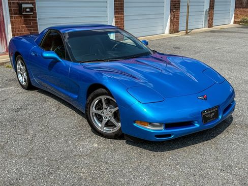 Used 1999 Chevrolet Corvette Coupe w/ Lighting Pkg RWD image 23