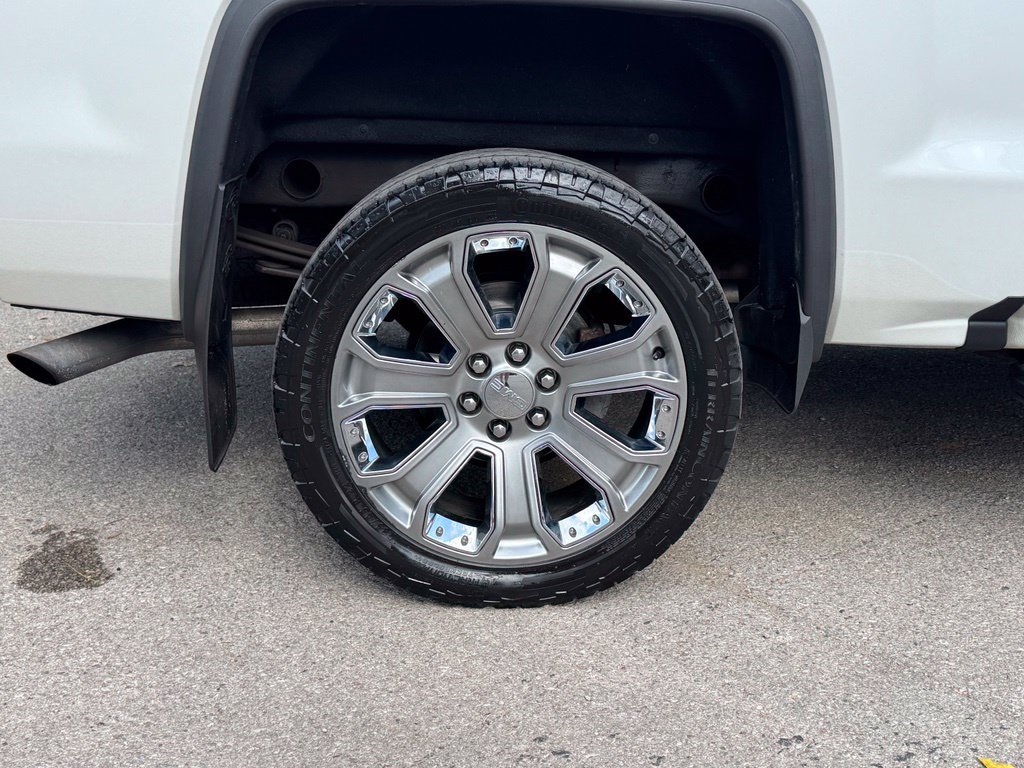 Used 2018 GMC Sierra 1500 Denali w/ Denali Ultimate Package AWD/4WD image 9