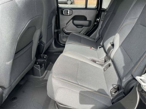 New 2025 Jeep Gladiator Sport image 27