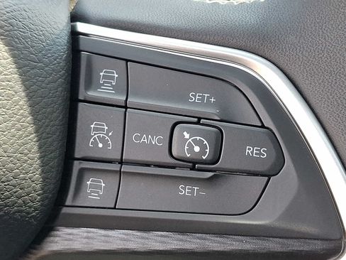 Used 2025 Jeep Grand Cherokee L Laredo w/ Luxury Tech Group I AWD/4WD image 23
