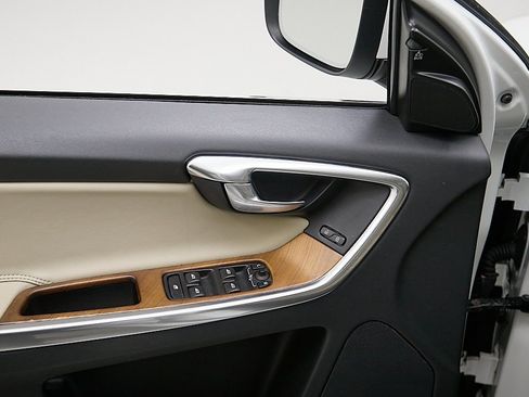 Used 2017 Volvo XC60 T5 Inscription w/ Preferred Option Package image 11