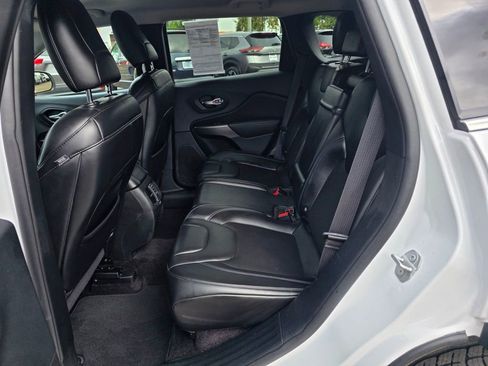 Used 2019 Jeep Cherokee Latitude Plus image 9